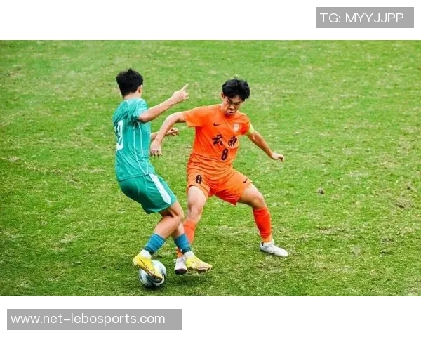 足球运动员帅气瞬间集锦展现运动魅力与青春风采的完美结合